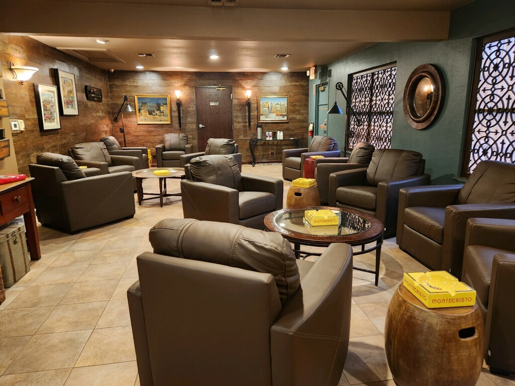 Huebner Monte Lounge 2023